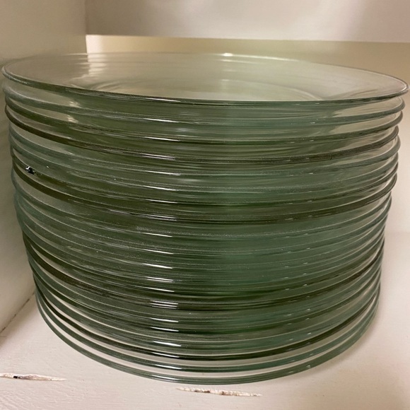 Clear glass dinner plates - Picture 2 of 6